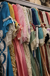 Photo n°38 de Costumes et châteaux à Versailles (Studio de photographie)