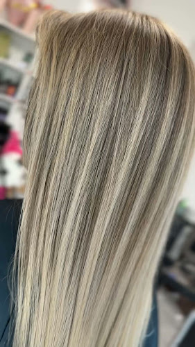 Numer telefony do Art Hairs Salon Piękności