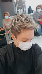 Photo n°14 de Salon Valérie -coiffure cheveux mi long ,wavy ,coiffure mariage, coiffure tendance, balayage ,ombré hair à Sainte-Tulle (Organisateur de mariages)