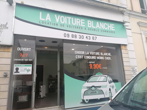 la voiture blanche - Thumbnail