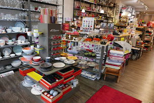 Photo n°4 de Droguerie Centrale à Oyonnax (Drugstore)