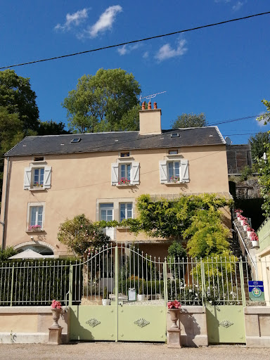 Photo de Les Volets Bleus à Montbard (21500)
