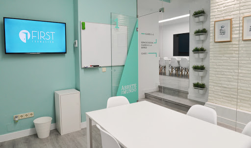 First Formación - Visual