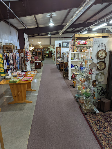 Crossroad Trading Co./antique mall of manchester - Thumbnail
