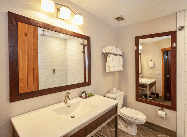 Cove Point Lodge by null