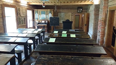 Photos of Palamuse O. Lutsu Kihelkonnakoolimuuseum