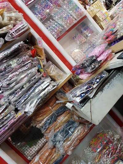 Photos of Kadhim al-Jawzi accessories for girls