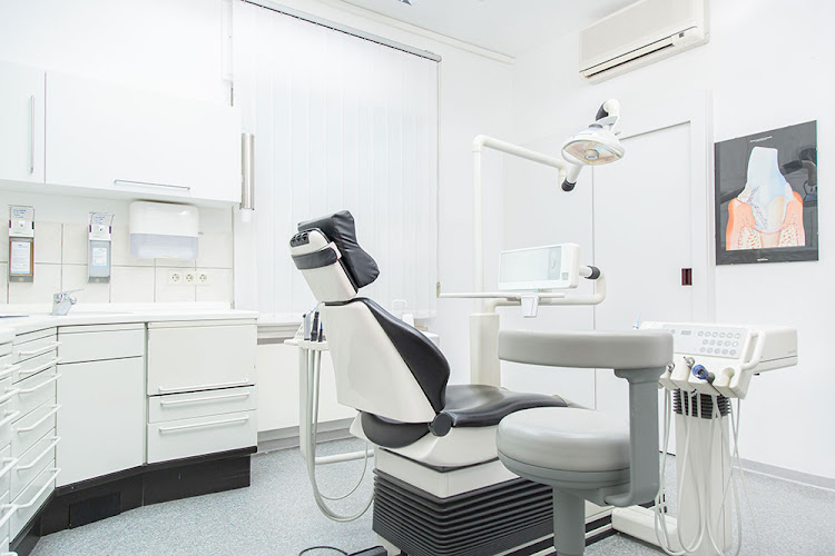 Zahnarzt Karlsruhe Südweststadt - Julia Reichmann