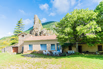 le rocher à Barret-de-Lioure