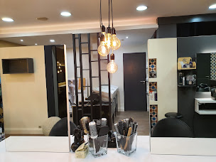 Photo n°1 de Capilosophie à La Madeleine (Salon de coiffure)