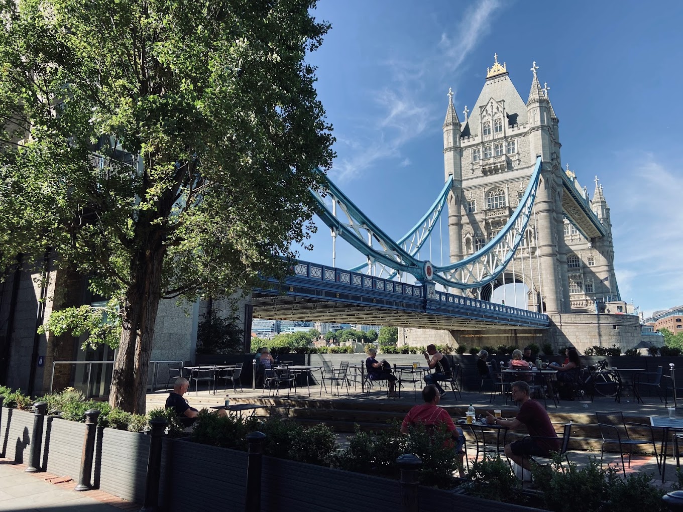 London Bridge is a great place to explore some of the best beer gardens in London. From hidden gems like Bunch of Grapes to unique spaces like Vinegar Yard, there's something for everyone in this vibrant area.