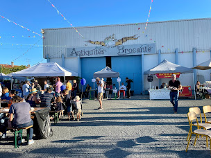 Photo n°1 de Village Antiquités Brocante Rauzan à Rauzan (Magasin de meubles d'occasion)