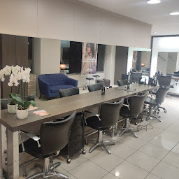 Photo n°2 de Franck Provost - Coiffeur Angoulême à Angoulême (Magasin de cosmétiques)