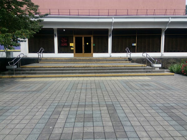 Туапсинский театр юного зрителя адрес. Ардашев виктор туапсинский театр юного зрителя. Тюз туапсе зал. Театр юного зрителя туапсе. Туапсе театр юного зрителя фасад.