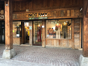 Photo n°2 de NOTSHY MEGEVE à Megève (Magasin de vêtements pour femmes)