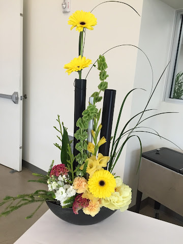 Jeffrey's Flowers & Flower Delivery by null