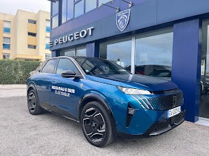 Photo n°1 de GARAGE AZURÉEN - AGENT PEUGEOT à Six-Fours-les-Plages (Vendeur de voitures d'occasion)