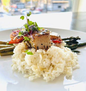 Baird's On B Bar & Grill by null