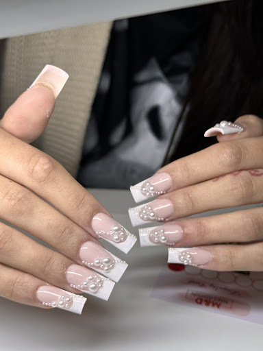 M&D Nails Ashton