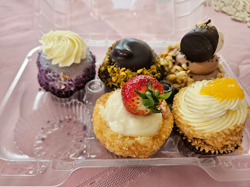 Glaze & Glamz Bakeshop - Thumbnail