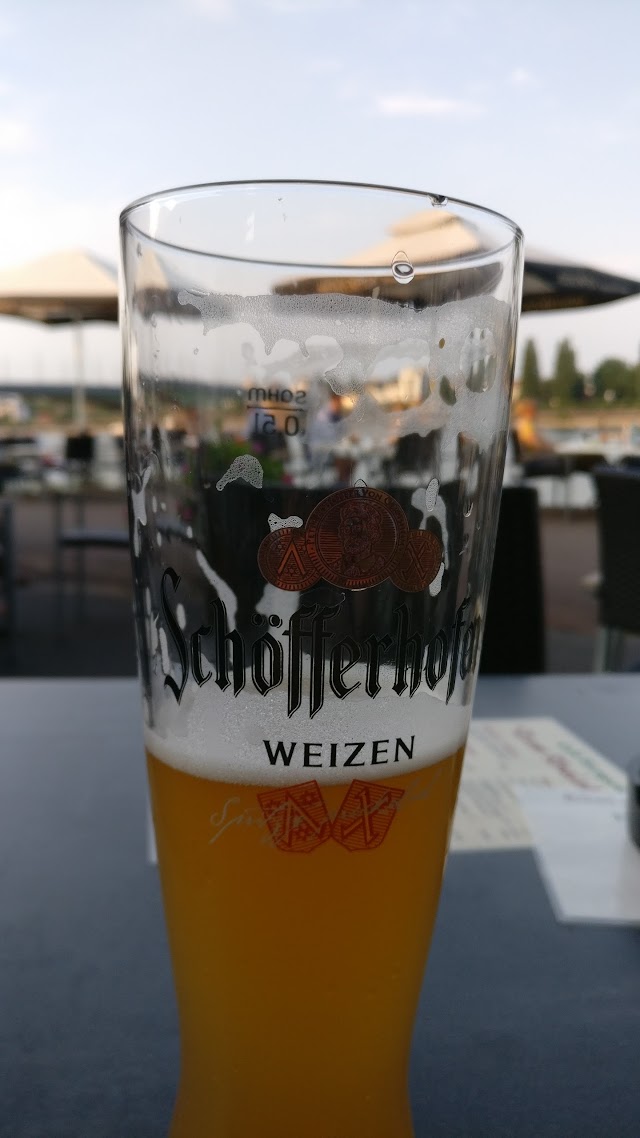 Biergarten zum Rheinblick