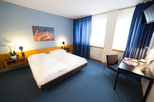 X-TRA Hotel