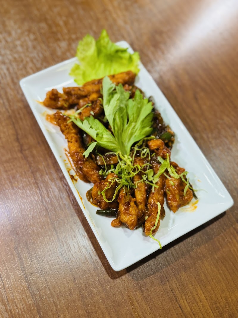 SAKURA RESTAURANT & HALAL FOOD