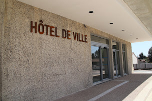 Photo n°2 de Ville de Nueil-Les-Aubiers à Nueil-les-Aubiers (Hôtel de ville)