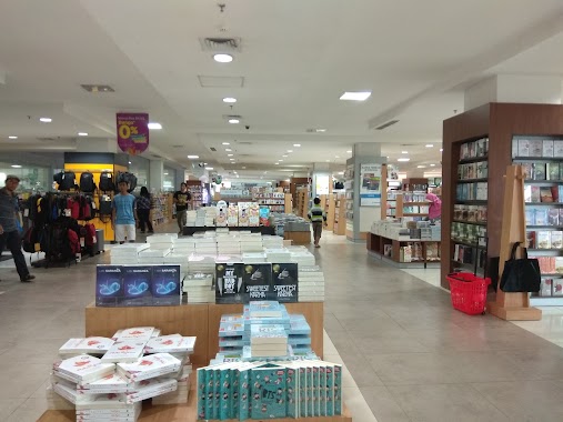 Gramedia Mega Bekasi Hypermall, Author: Tsuyoshi Naoe