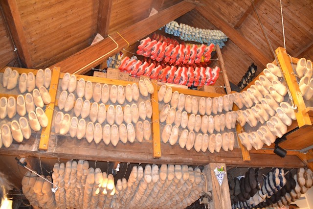 Klompenmakerij Marken (fabrica zuecos)
