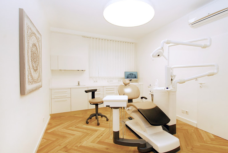 Dr. Georg Friesen, ZÄ Caroline Friesen-Vales, Dr. Felix Vales