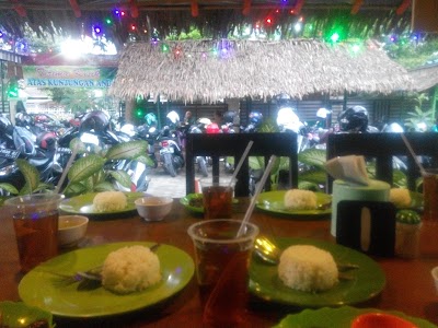 Photos of The Evergreen Kafe Kebon & Guest House