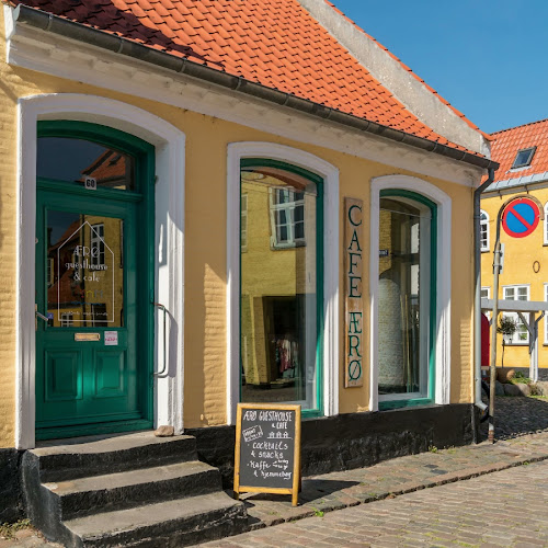 Opinii despre Ærø Guesthouse & Cafe în Faaborg - Bar
