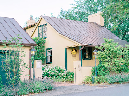 The Red Fox Inn & Tavern by null