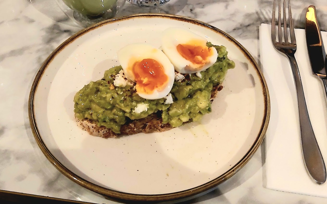 Discover the best breakfast spots in Mayfair, London, including Queens of Mayfair, Popina, Piccolo Bar, and more. Indulge in delectable morning options and experience culinary delights.