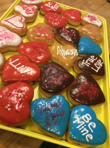 Hawk Donuts - Visual