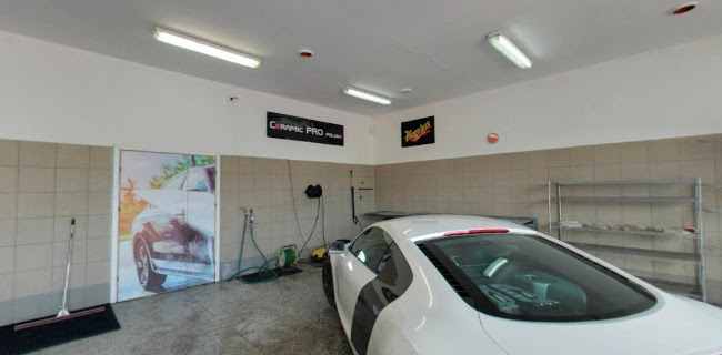 AUTO SPA GUZIK DETAILING FOLIE OCHRONNE PPF SALON PIELĘGNACJI AUT KONSERWACJA PODWOZI WAXOYL MYJNIA RĘCZNA TORUŃ - Myjnia samochodowa