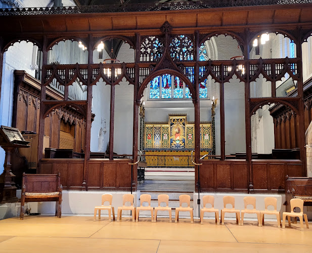 St John the Baptist, Wimbledon - Church