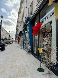 Photo n°28 de Carré Blanc - Ajaccio à Ajaccio (Magasin d'ameublement et de décoration)