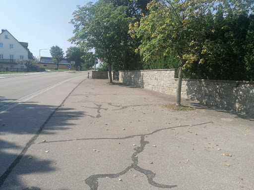 Parkplatz neben dem Friedhof