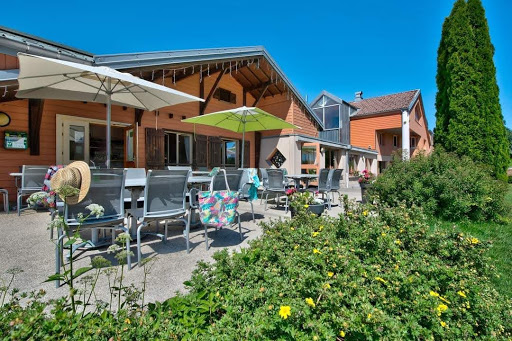 Photo de Chalets Le Rocheret:Les Éterlous et Les Éterles - Location chalet grand gîte familial sauna séjour détente montagne rando ski Jura à Foncine-le-Haut (39460)