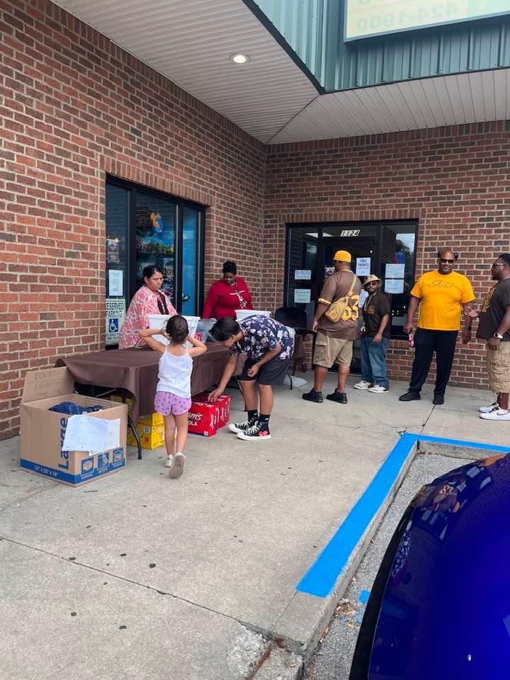 Self-service laundry at Itoro & Don’s Kwik Wash, Fort Wayne, IN