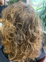 Photo n°16 de L'éclat de couleurs Coloration Végétale à Le Mans (Salon de coiffure)