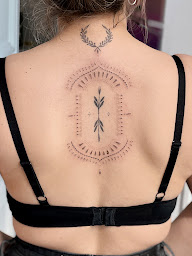 Photo n°21 de LES MAINS DO/RÉ - Hair & Tattoo à Paris (Tatoueur)