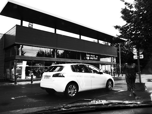 Photo 1 - Carrefour Drive
