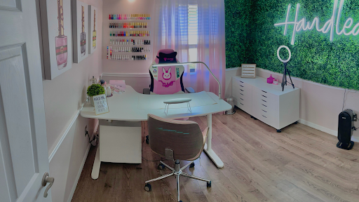 Handled Nail Studio - Visual