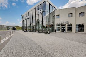 Photo n°4 de Centre Commercial Carrefour l'Isle d'Abeau à L'Isle-d'Abeau (Restaurant)