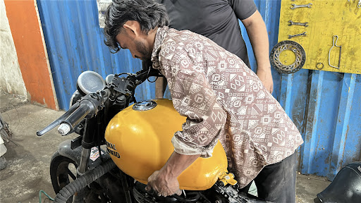 आपकी बाइक को चाहिए Expert Care? 🏍️