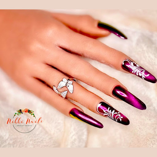 Nikki Nails - Visual