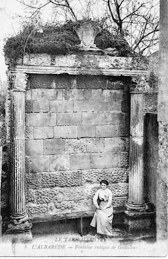 Fontaine du XIIIe siècle - Thumbnail